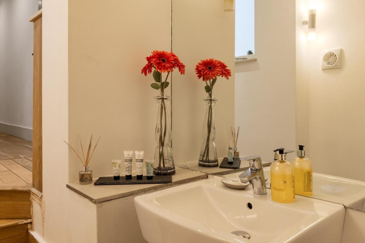 Knightsbridge - Beaufort Gardens Apartment London